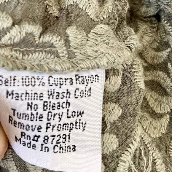 JOHNNY WAS Embroidered Blouse Shirt Tunic L Sage - Picture 8 of 8